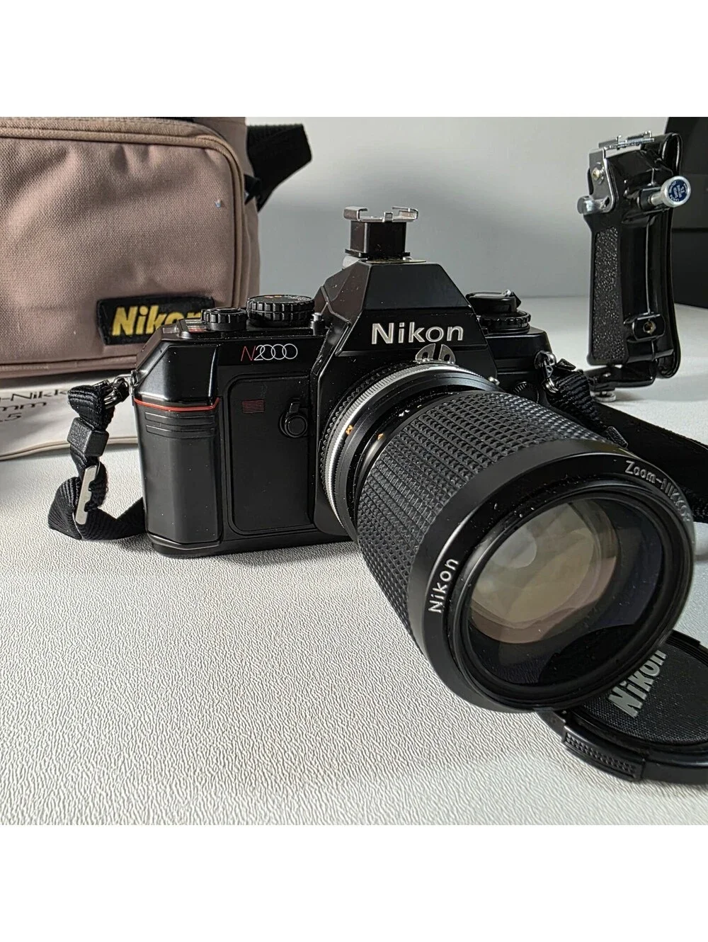 Nikon N2000 35mm Film Camera w/ Nikon Nikkor 35-105mm f3.5-4.5 Zoom Lens Bundle